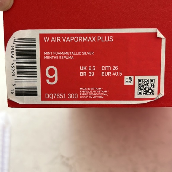 Brand new Nike Air Vapormax Plus. Size woman’s 10 - Picture 10 of 11